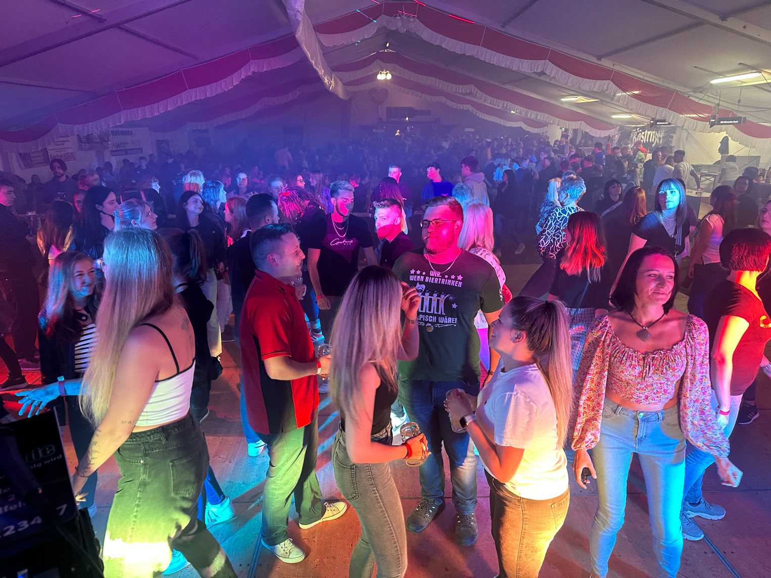 Pro-Event-24 Ihr professioneller Partner für Ihr Event – Eventplanung, Hochzeiten, Familienfeiern, Jubiläen, Geburtstage, Firmenfeiern, Ambientebeleuchtung, Architekturbeleuchtung, Fassadenbeleuchtung, Fassadenfeuerwerke, Musikfeuerwerke, Lasershows, Moderation, Promotion, Beschallungen, Luftaufnahmen, Luft- Videos, Mobildiscothek