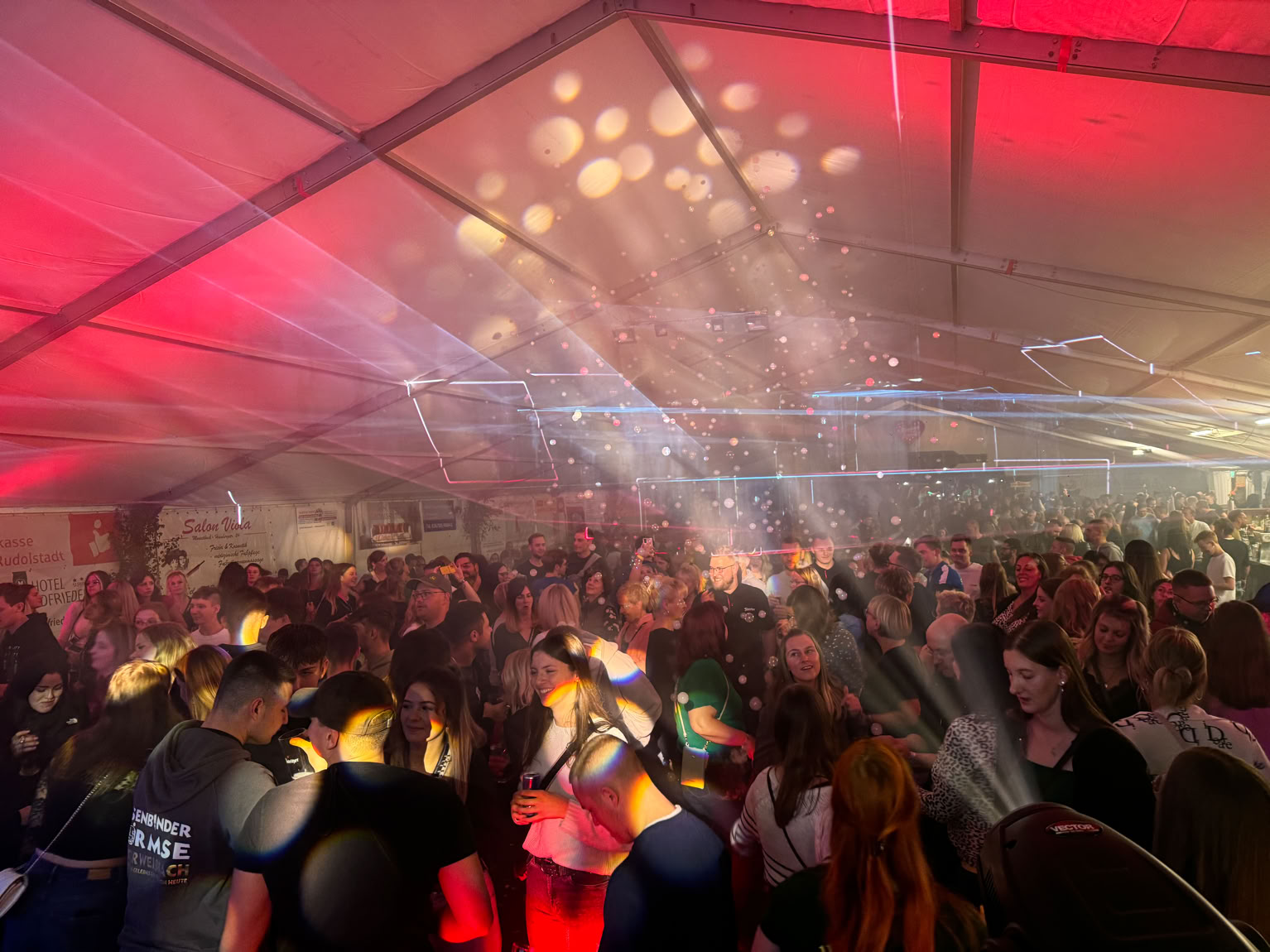 Pro-Event-24 Ihr professioneller Partner für Ihr Event – Eventplanung, Hochzeiten, Familienfeiern, Jubiläen, Geburtstage, Firmenfeiern, Ambientebeleuchtung, Architekturbeleuchtung, Fassadenbeleuchtung, Fassadenfeuerwerke, Musikfeuerwerke, Lasershows, Moderation, Promotion, Beschallungen, Luftaufnahmen, Luft- Videos, Mobildiscothek