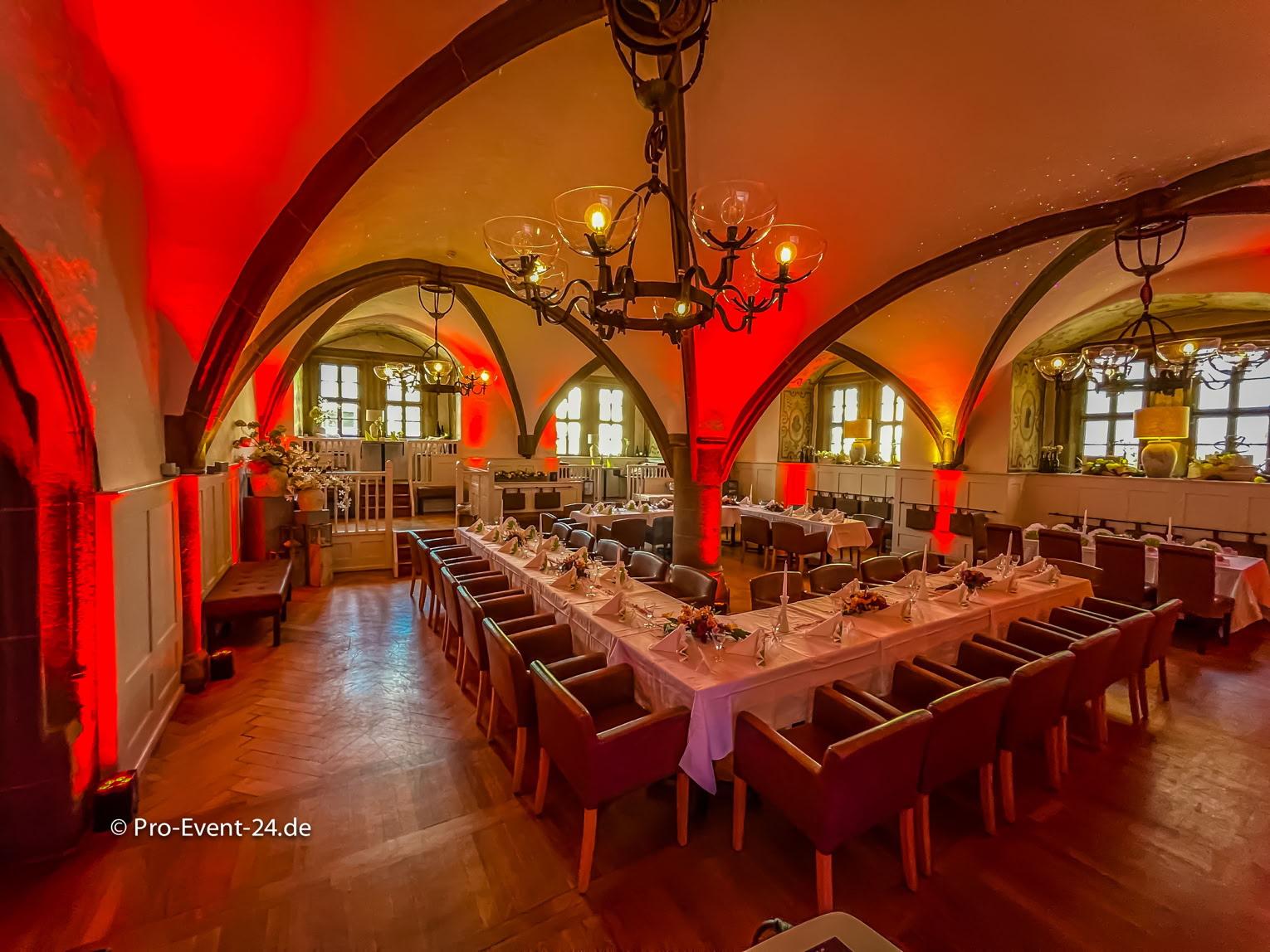 Pro-Event-24 Ihr professioneller Partner für Ihr Event – Eventplanung, Hochzeiten, Familienfeiern, Jubiläen, Geburtstage, Firmenfeiern, Ambientebeleuchtung, Architekturbeleuchtung, Fassadenbeleuchtung, Fassadenfeuerwerke, Musikfeuerwerke, Lasershows, Moderation, Promotion, Beschallungen, Luftaufnahmen, Luft- Videos, Mobildiscothek