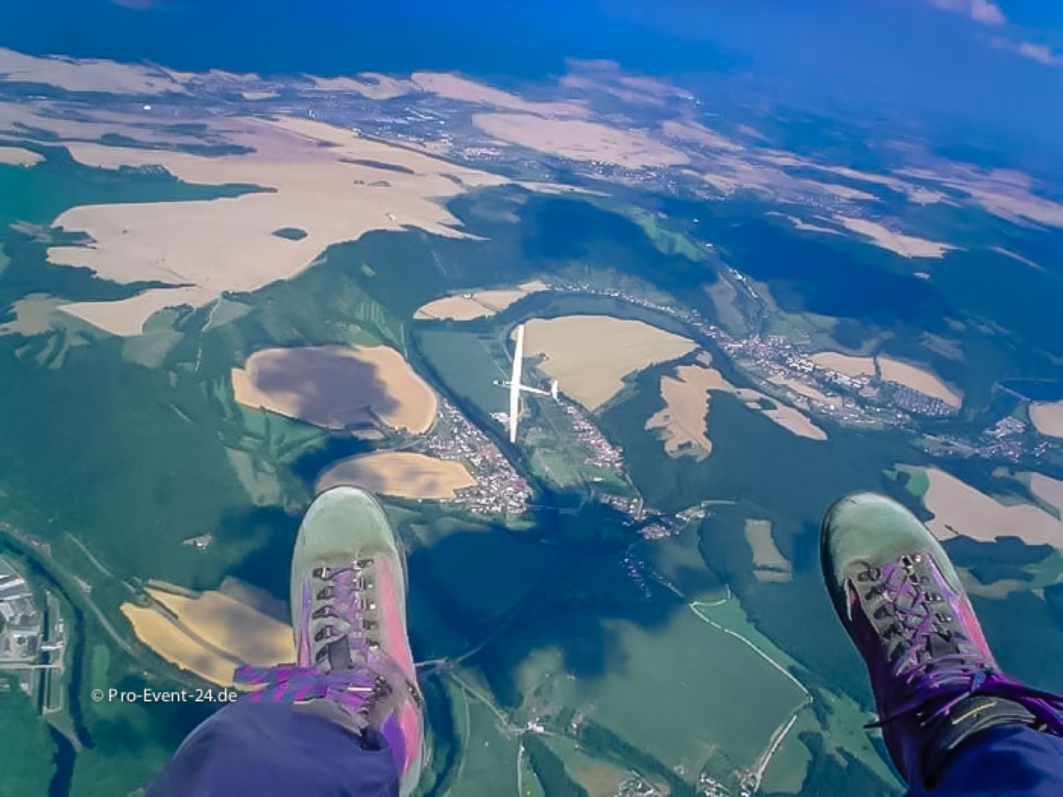 Pro-Event-24 Ihr professioneller Partner für Ihr Event – Eventplanung, Hochzeiten, Familienfeiern, Jubiläen, Geburtstage, Firmenfeiern, Ambientebeleuchtung, Architekturbeleuchtung, Fassadenbeleuchtung, Fassadenfeuerwerke, Musikfeuerwerke, Lasershows, Moderation, Promotion, Beschallungen, Luftaufnahmen, Luft- Videos, Mobildiscothek