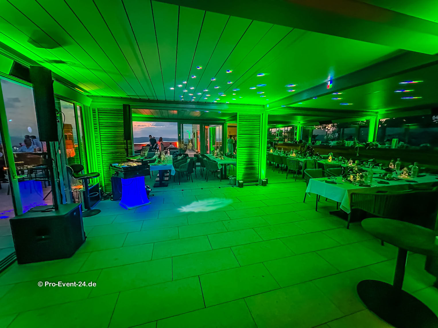 Pro-Event-24 Ihr professioneller Partner für Ihr Event – Eventplanung, Hochzeiten, Familienfeiern, Jubiläen, Geburtstage, Firmenfeiern, Ambientebeleuchtung, Architekturbeleuchtung, Fassadenbeleuchtung, Fassadenfeuerwerke, Musikfeuerwerke, Lasershows, Moderation, Promotion, Beschallungen, Luftaufnahmen, Luft- Videos, Mobildiscothek