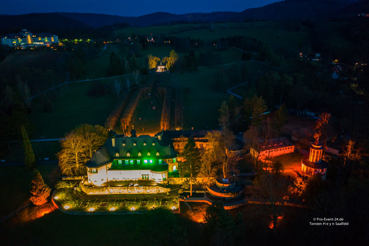 Pro-Event-24 Ihr professioneller Partner für Ihr Event – Eventplanung, Hochzeiten, Familienfeiern, Jubiläen, Geburtstage, Firmenfeiern, Ambientebeleuchtung, Architekturbeleuchtung, Fassadenbeleuchtung, Fassadenfeuerwerke, Musikfeuerwerke, Lasershows, Moderation, Promotion, Beschallungen, Luftaufnahmen, Luft- Videos, Mobildiscothek