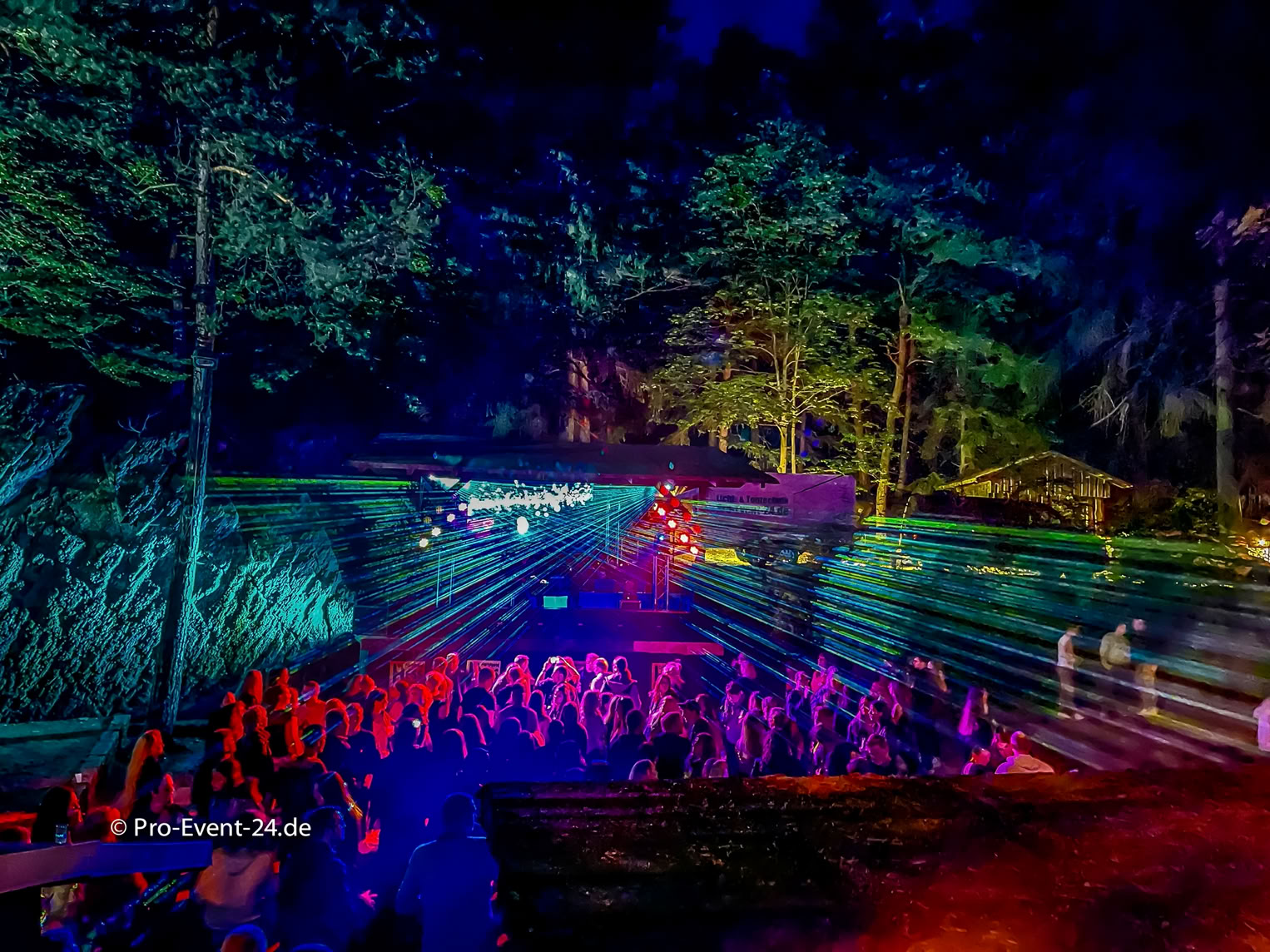 Pro-Event-24 Ihr professioneller Partner für Ihr Event – Eventplanung, Hochzeiten, Familienfeiern, Jubiläen, Geburtstage, Firmenfeiern, Ambientebeleuchtung, Architekturbeleuchtung, Fassadenbeleuchtung, Fassadenfeuerwerke, Musikfeuerwerke, Lasershows, Moderation, Promotion, Beschallungen, Luftaufnahmen, Luft- Videos, Mobildiscothek