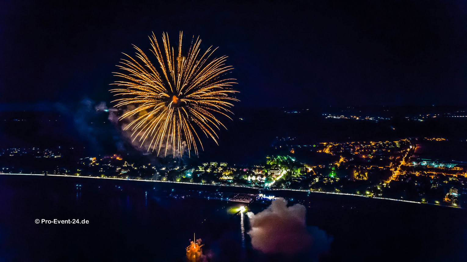 Pro-Event-24 Ihr professioneller Partner für Ihr Event – Eventplanung, Hochzeiten, Familienfeiern, Jubiläen, Geburtstage, Firmenfeiern, Ambientebeleuchtung, Architekturbeleuchtung, Fassadenbeleuchtung, Fassadenfeuerwerke, Musikfeuerwerke, Lasershows, Moderation, Promotion, Beschallungen, Luftaufnahmen, Luft- Videos, Mobildiscothek