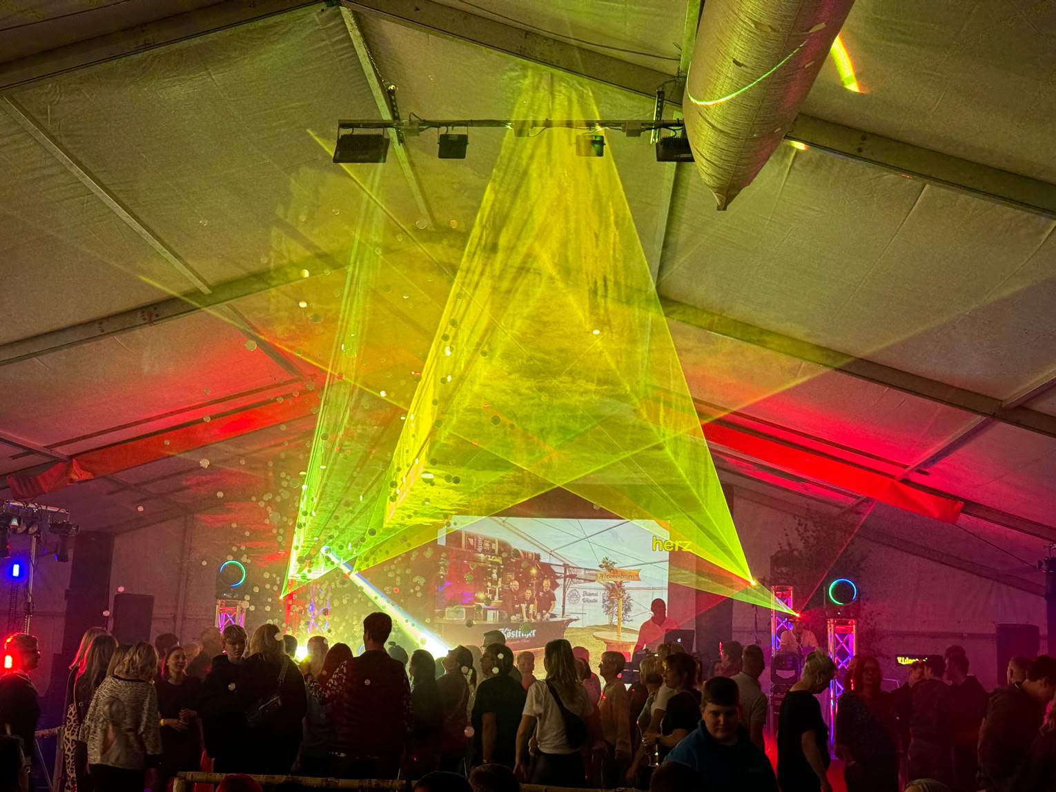 Pro-Event-24 Ihr professioneller Partner für Ihr Event – Eventplanung, Hochzeiten, Familienfeiern, Jubiläen, Geburtstage, Firmenfeiern, Ambientebeleuchtung, Architekturbeleuchtung, Fassadenbeleuchtung, Fassadenfeuerwerke, Musikfeuerwerke, Lasershows, Moderation, Promotion, Beschallungen, Luftaufnahmen, Luft- Videos, Mobildiscothek