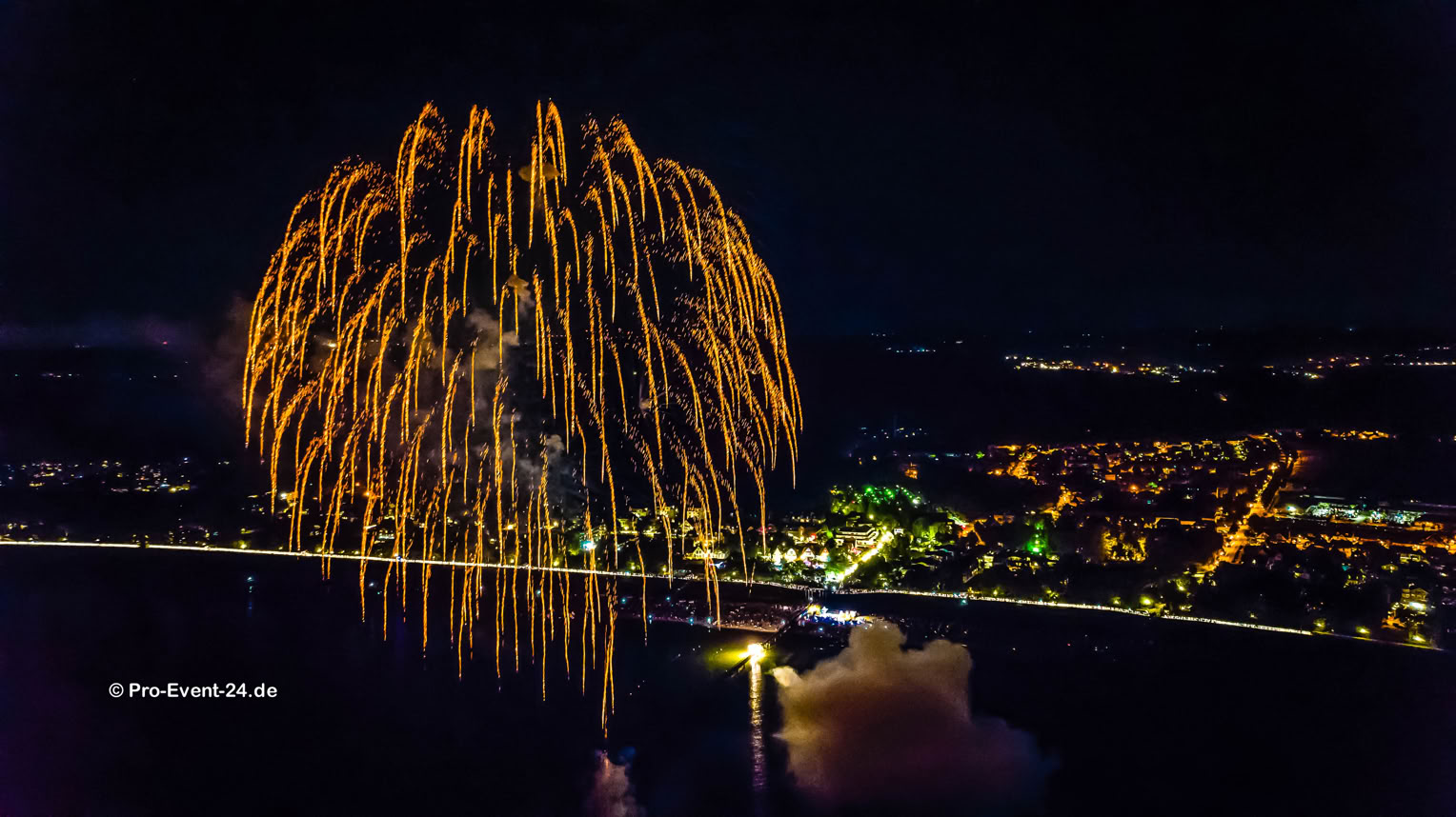 Pro-Event-24 Ihr professioneller Partner für Ihr Event – Eventplanung, Hochzeiten, Familienfeiern, Jubiläen, Geburtstage, Firmenfeiern, Ambientebeleuchtung, Architekturbeleuchtung, Fassadenbeleuchtung, Fassadenfeuerwerke, Musikfeuerwerke, Lasershows, Moderation, Promotion, Beschallungen, Luftaufnahmen, Luft- Videos, Mobildiscothek
