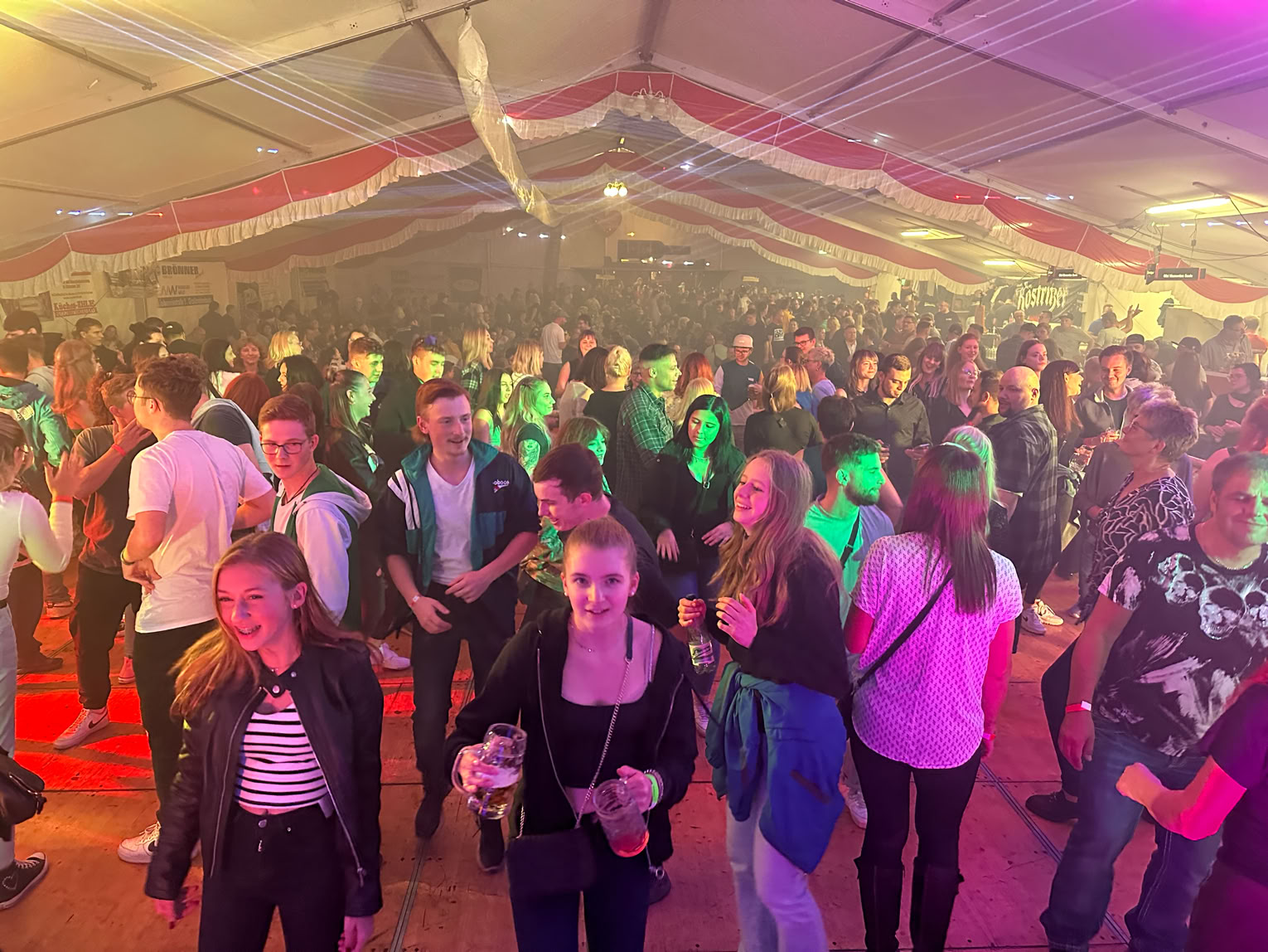 Pro-Event-24 Ihr professioneller Partner für Ihr Event – Eventplanung, Hochzeiten, Familienfeiern, Jubiläen, Geburtstage, Firmenfeiern, Ambientebeleuchtung, Architekturbeleuchtung, Fassadenbeleuchtung, Fassadenfeuerwerke, Musikfeuerwerke, Lasershows, Moderation, Promotion, Beschallungen, Luftaufnahmen, Luft- Videos, Mobildiscothek