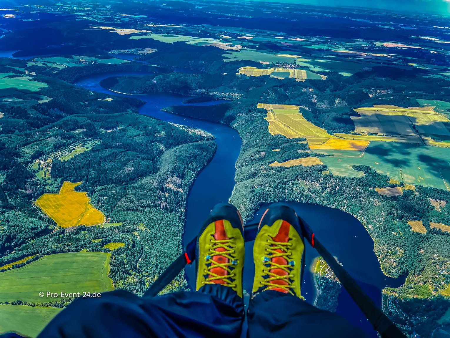 Pro-Event-24 Ihr professioneller Partner für Ihr Event – Eventplanung, Hochzeiten, Familienfeiern, Jubiläen, Geburtstage, Firmenfeiern, Ambientebeleuchtung, Architekturbeleuchtung, Fassadenbeleuchtung, Fassadenfeuerwerke, Musikfeuerwerke, Lasershows, Moderation, Promotion, Beschallungen, Luftaufnahmen, Luft- Videos, Mobildiscothek