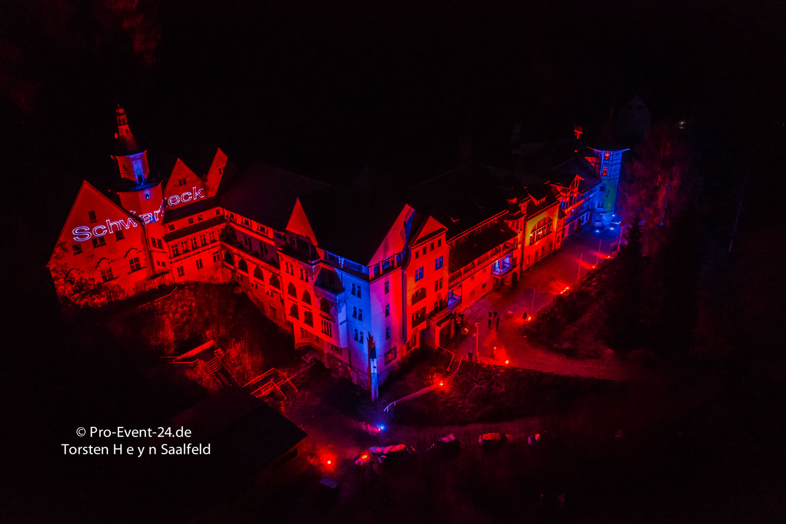 Pro-Event-24 Ihr professioneller Partner für Ihr Event – Eventplanung, Hochzeiten, Familienfeiern, Jubiläen, Geburtstage, Firmenfeiern, Ambientebeleuchtung, Architekturbeleuchtung, Fassadenbeleuchtung, Fassadenfeuerwerke, Musikfeuerwerke, Lasershows, Moderation, Promotion, Beschallungen, Luftaufnahmen, Luft- Videos, Mobildiscothek