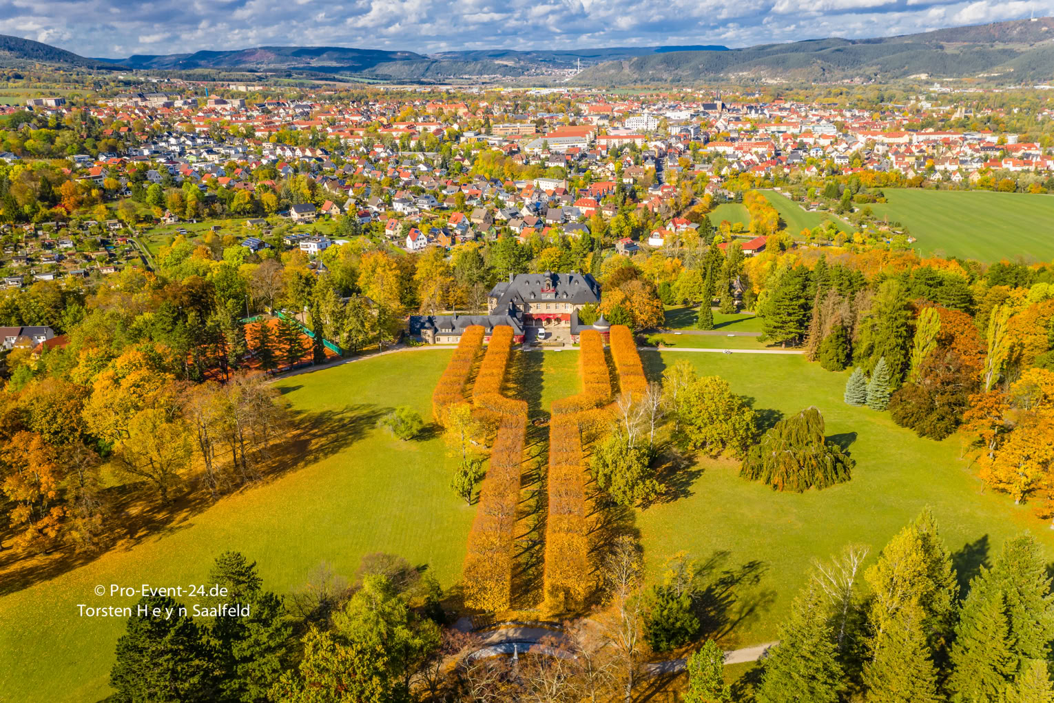 Pro-Event-24 Ihr professioneller Partner für Ihr Event – Eventplanung, Hochzeiten, Familienfeiern, Jubiläen, Geburtstage, Firmenfeiern, Ambientebeleuchtung, Architekturbeleuchtung, Fassadenbeleuchtung, Fassadenfeuerwerke, Musikfeuerwerke, Lasershows, Moderation, Promotion, Beschallungen, Luftaufnahmen, Luft- Videos, Mobildiscothek