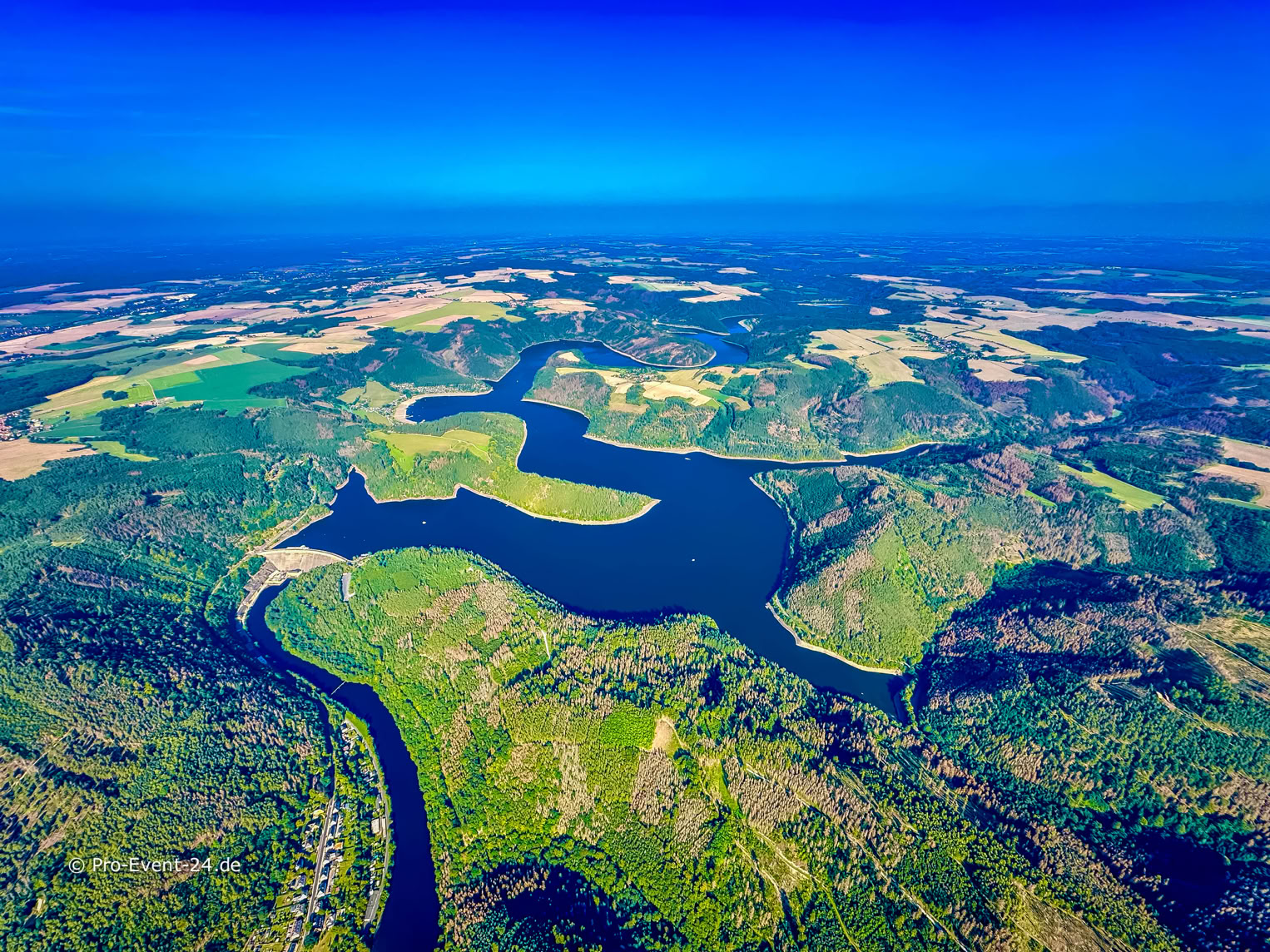 Pro-Event-24 Ihr professioneller Partner für Ihr Event – Eventplanung, Hochzeiten, Familienfeiern, Jubiläen, Geburtstage, Firmenfeiern, Ambientebeleuchtung, Architekturbeleuchtung, Fassadenbeleuchtung, Fassadenfeuerwerke, Musikfeuerwerke, Lasershows, Moderation, Promotion, Beschallungen, Luftaufnahmen, Luft- Videos, Mobildiscothek