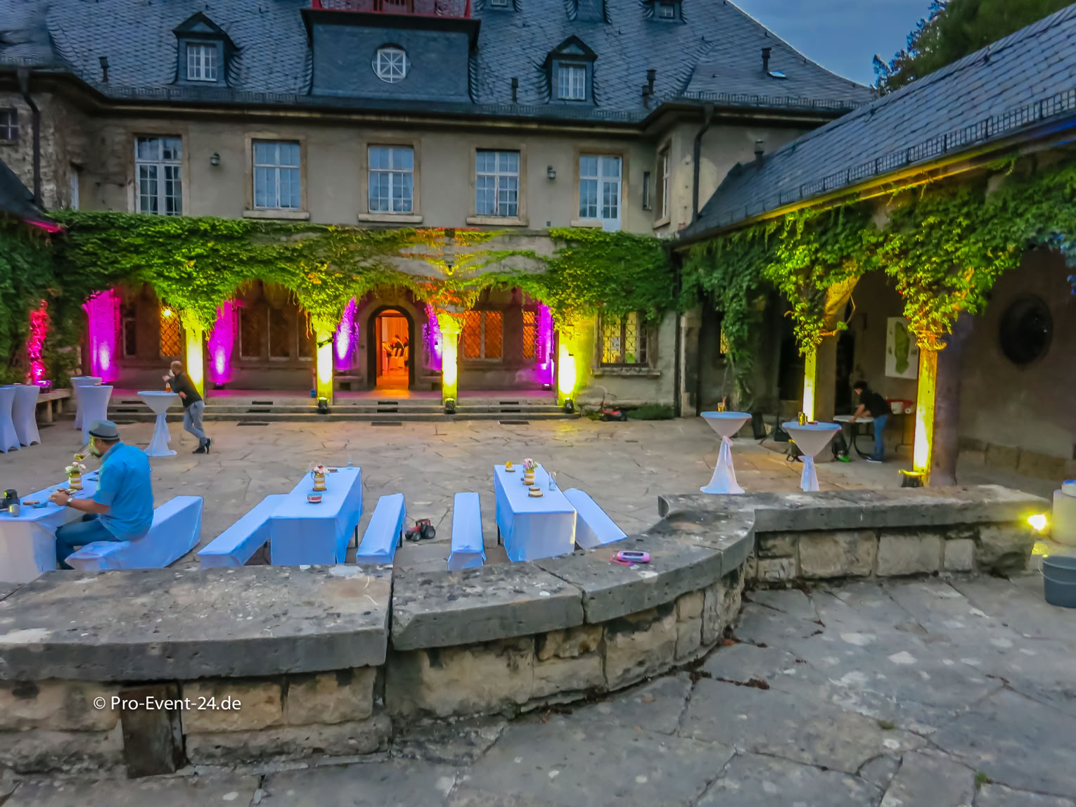 Pro-Event-24 Ihr professioneller Partner für Ihr Event – Eventplanung, Hochzeiten, Familienfeiern, Jubiläen, Geburtstage, Firmenfeiern, Ambientebeleuchtung, Architekturbeleuchtung, Fassadenbeleuchtung, Fassadenfeuerwerke, Musikfeuerwerke, Lasershows, Moderation, Promotion, Beschallungen, Luftaufnahmen, Luft- Videos, Mobildiscothek