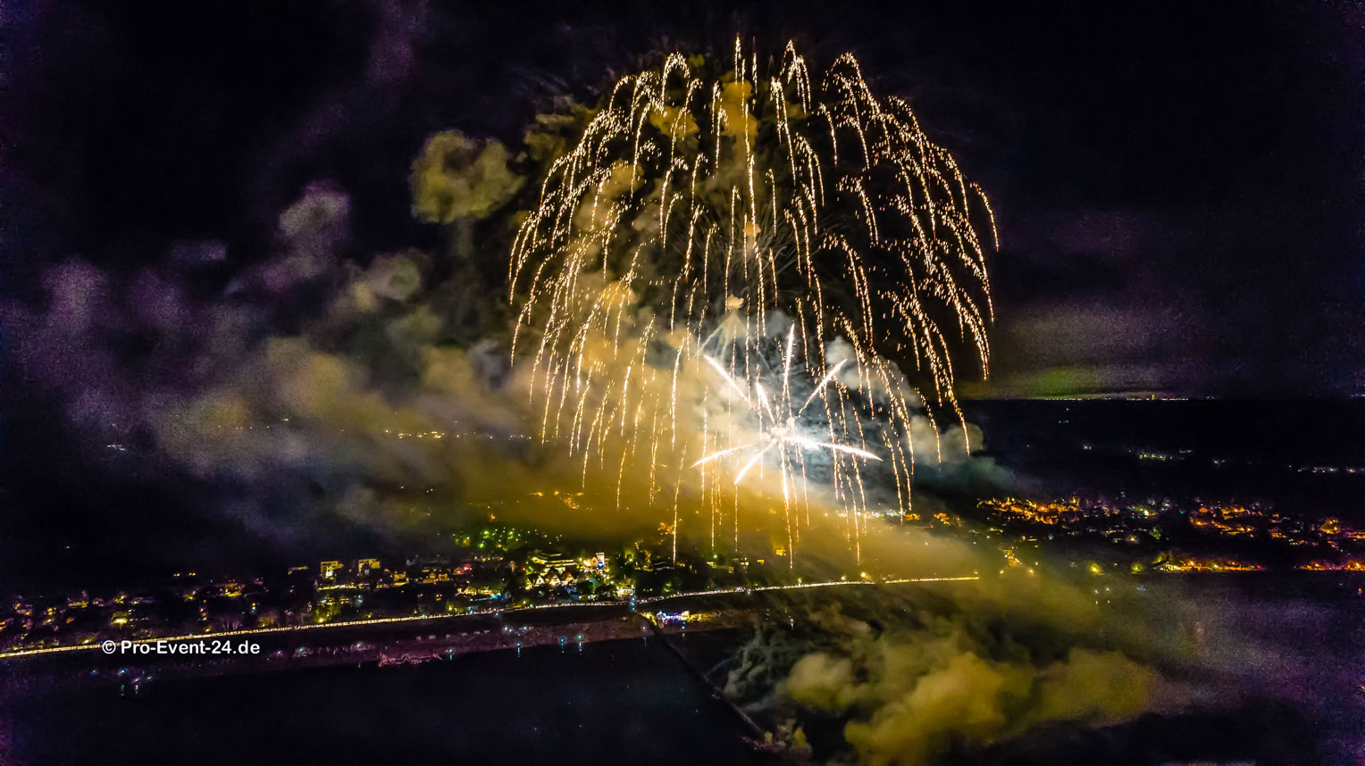 Pro-Event-24 Ihr professioneller Partner für Ihr Event – Eventplanung, Hochzeiten, Familienfeiern, Jubiläen, Geburtstage, Firmenfeiern, Ambientebeleuchtung, Architekturbeleuchtung, Fassadenbeleuchtung, Fassadenfeuerwerke, Musikfeuerwerke, Lasershows, Moderation, Promotion, Beschallungen, Luftaufnahmen, Luft- Videos, Mobildiscothek