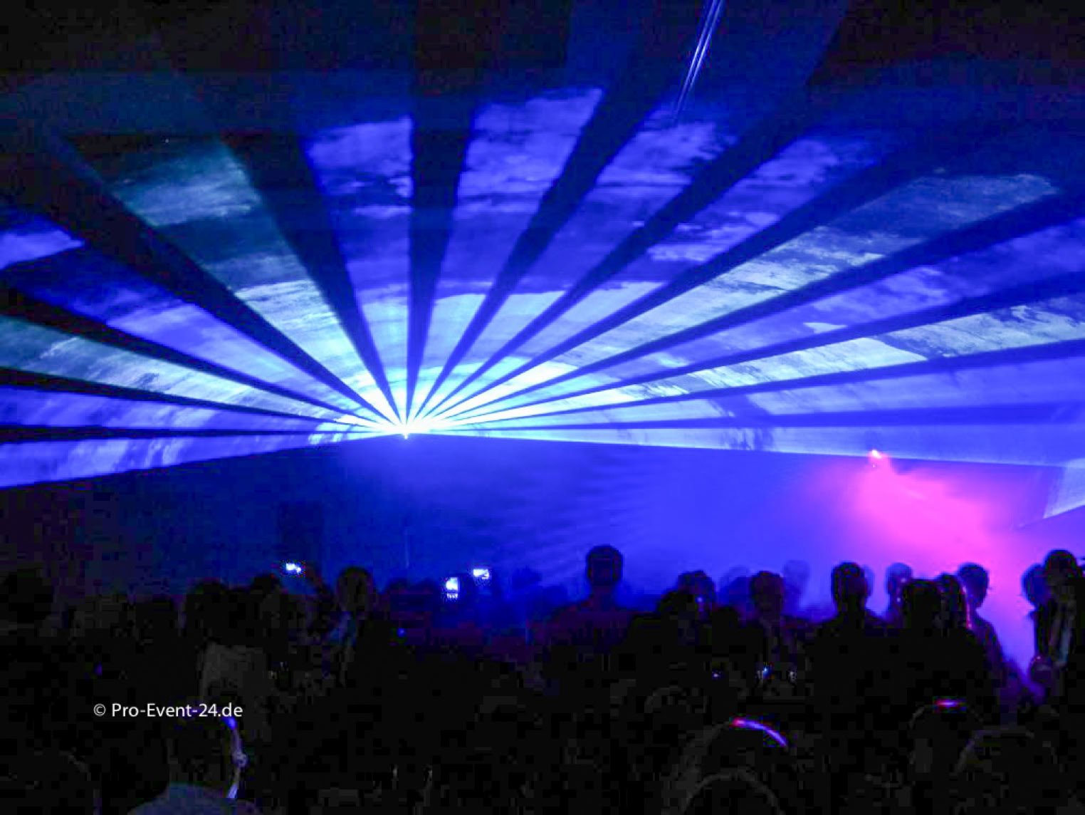 Pro-Event-24 Ihr professioneller Partner für Ihr Event – Eventplanung, Hochzeiten, Familienfeiern, Jubiläen, Geburtstage, Firmenfeiern, Ambientebeleuchtung, Architekturbeleuchtung, Fassadenbeleuchtung, Fassadenfeuerwerke, Musikfeuerwerke, Lasershows, Moderation, Promotion, Beschallungen, Luftaufnahmen, Luft- Videos, Mobildiscothek