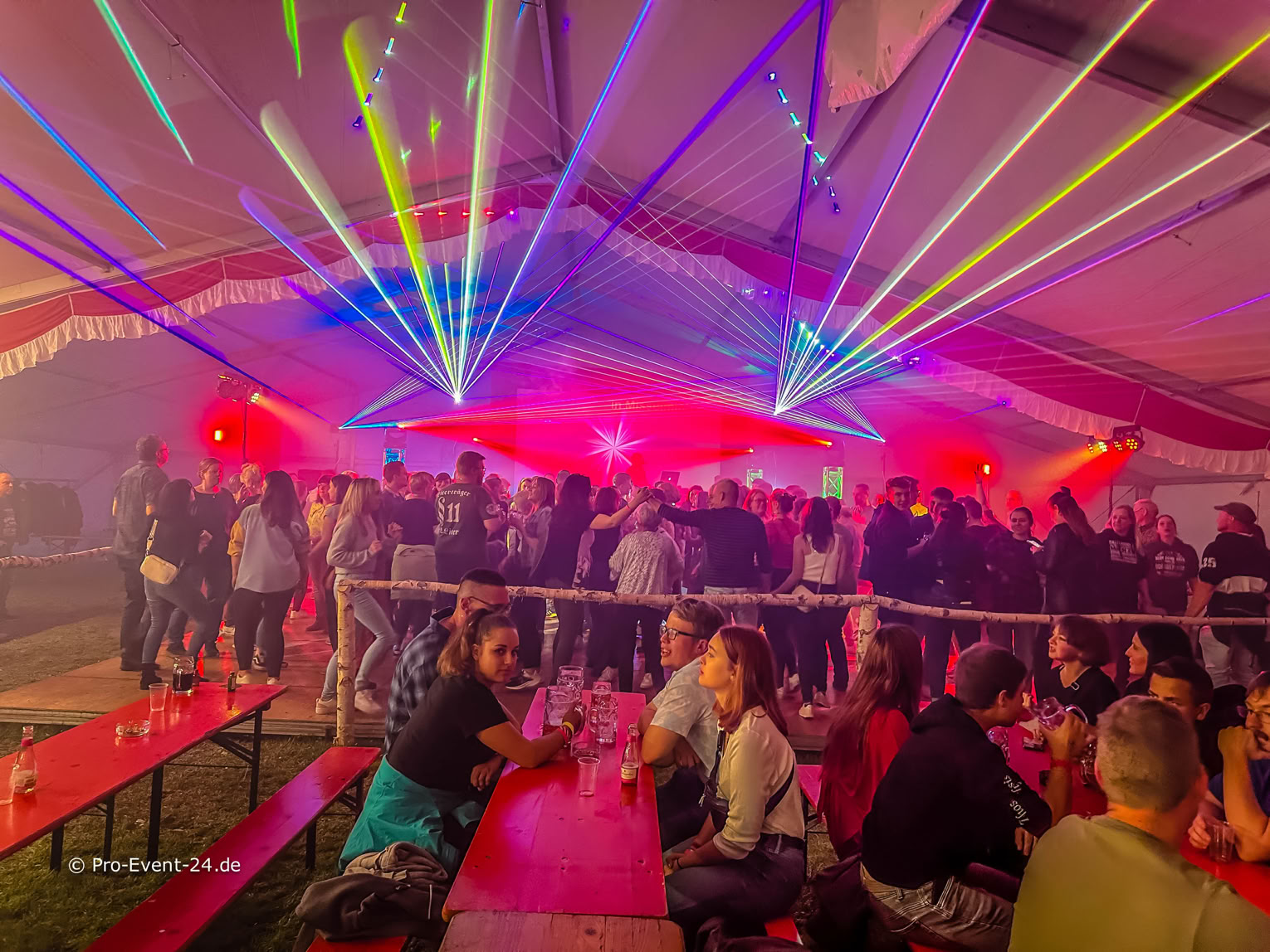 Pro-Event-24 Ihr professioneller Partner für Ihr Event – Eventplanung, Hochzeiten, Familienfeiern, Jubiläen, Geburtstage, Firmenfeiern, Ambientebeleuchtung, Architekturbeleuchtung, Fassadenbeleuchtung, Fassadenfeuerwerke, Musikfeuerwerke, Lasershows, Moderation, Promotion, Beschallungen, Luftaufnahmen, Luft- Videos, Mobildiscothek