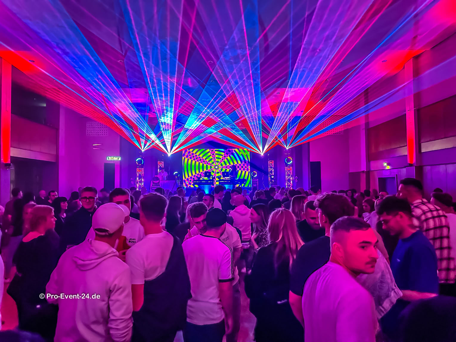 Pro-Event-24 Ihr professioneller Partner für Ihr Event – Eventplanung, Hochzeiten, Familienfeiern, Jubiläen, Geburtstage, Firmenfeiern, Ambientebeleuchtung, Architekturbeleuchtung, Fassadenbeleuchtung, Fassadenfeuerwerke, Musikfeuerwerke, Lasershows, Moderation, Promotion, Beschallungen, Luftaufnahmen, Luft- Videos, Mobildiscothek