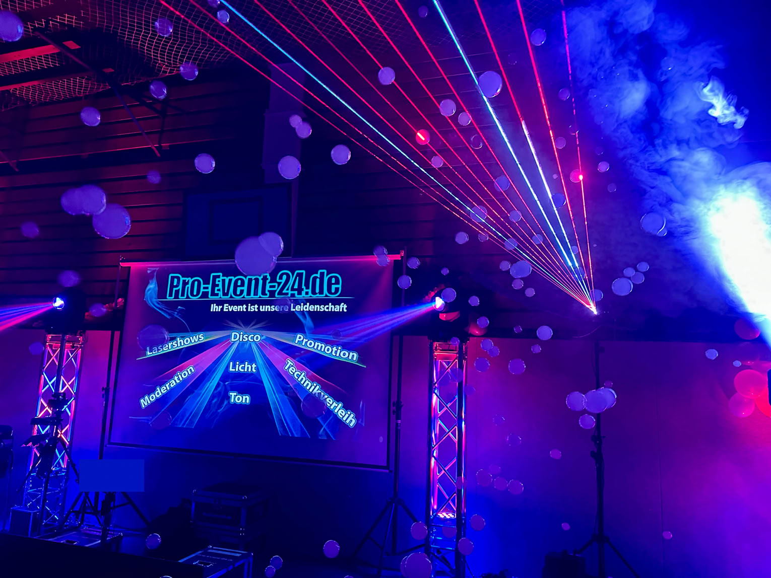 Pro-Event-24 Ihr professioneller Partner für Ihr Event – Eventplanung, Hochzeiten, Familienfeiern, Jubiläen, Geburtstage, Firmenfeiern, Ambientebeleuchtung, Architekturbeleuchtung, Fassadenbeleuchtung, Fassadenfeuerwerke, Musikfeuerwerke, Lasershows, Moderation, Promotion, Beschallungen, Luftaufnahmen, Luft- Videos, Mobildiscothek