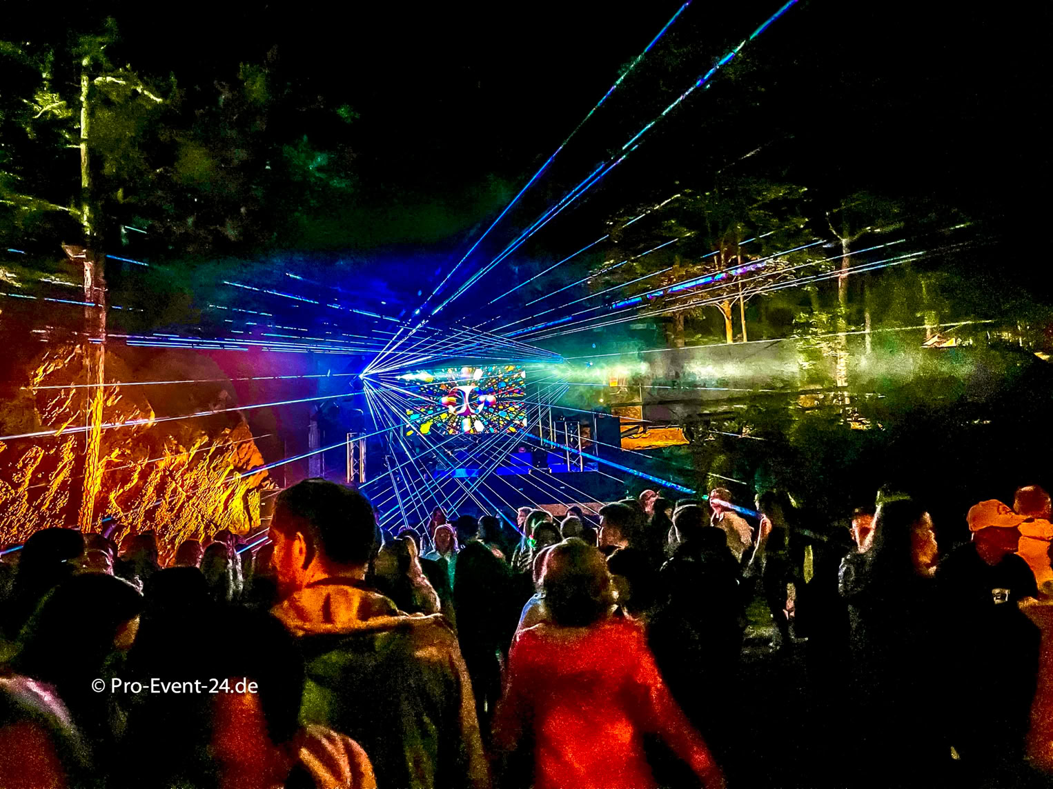 Pro-Event-24 Ihr professioneller Partner für Ihr Event – Eventplanung, Hochzeiten, Familienfeiern, Jubiläen, Geburtstage, Firmenfeiern, Ambientebeleuchtung, Architekturbeleuchtung, Fassadenbeleuchtung, Fassadenfeuerwerke, Musikfeuerwerke, Lasershows, Moderation, Promotion, Beschallungen, Luftaufnahmen, Luft- Videos, Mobildiscothek