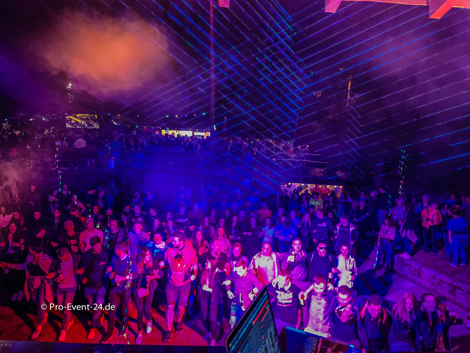 Pro-Event-24 Ihr professioneller Partner für Ihr Event – Eventplanung, Hochzeiten, Familienfeiern, Jubiläen, Geburtstage, Firmenfeiern, Ambientebeleuchtung, Architekturbeleuchtung, Fassadenbeleuchtung, Fassadenfeuerwerke, Musikfeuerwerke, Lasershows, Moderation, Promotion, Beschallungen, Luftaufnahmen, Luft- Videos, Mobildiscothek