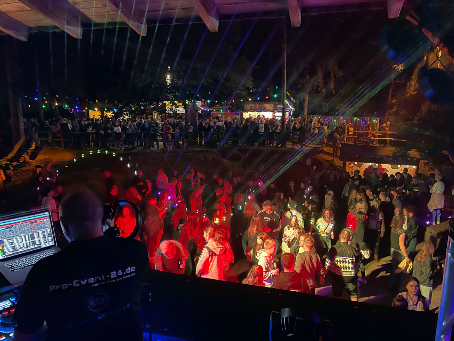 Pro-Event-24 Ihr professioneller Partner für Ihr Event – Eventplanung, Hochzeiten, Familienfeiern, Jubiläen, Geburtstage, Firmenfeiern, Ambientebeleuchtung, Architekturbeleuchtung, Fassadenbeleuchtung, Fassadenfeuerwerke, Musikfeuerwerke, Lasershows, Moderation, Promotion, Beschallungen, Luftaufnahmen, Luft- Videos, Mobildiscothek