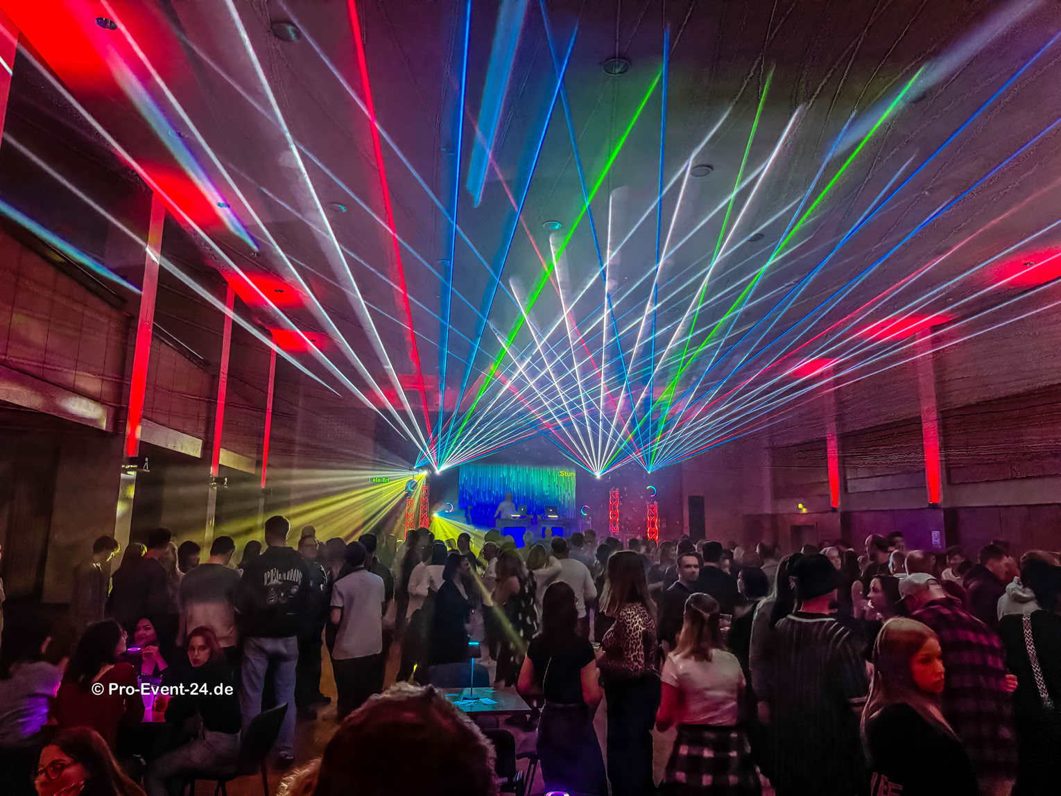 Pro-Event-24 Ihr professioneller Partner für Ihr Event – Eventplanung, Hochzeiten, Familienfeiern, Jubiläen, Geburtstage, Firmenfeiern, Ambientebeleuchtung, Architekturbeleuchtung, Fassadenbeleuchtung, Fassadenfeuerwerke, Musikfeuerwerke, Lasershows, Moderation, Promotion, Beschallungen, Luftaufnahmen, Luft- Videos, Mobildiscothek