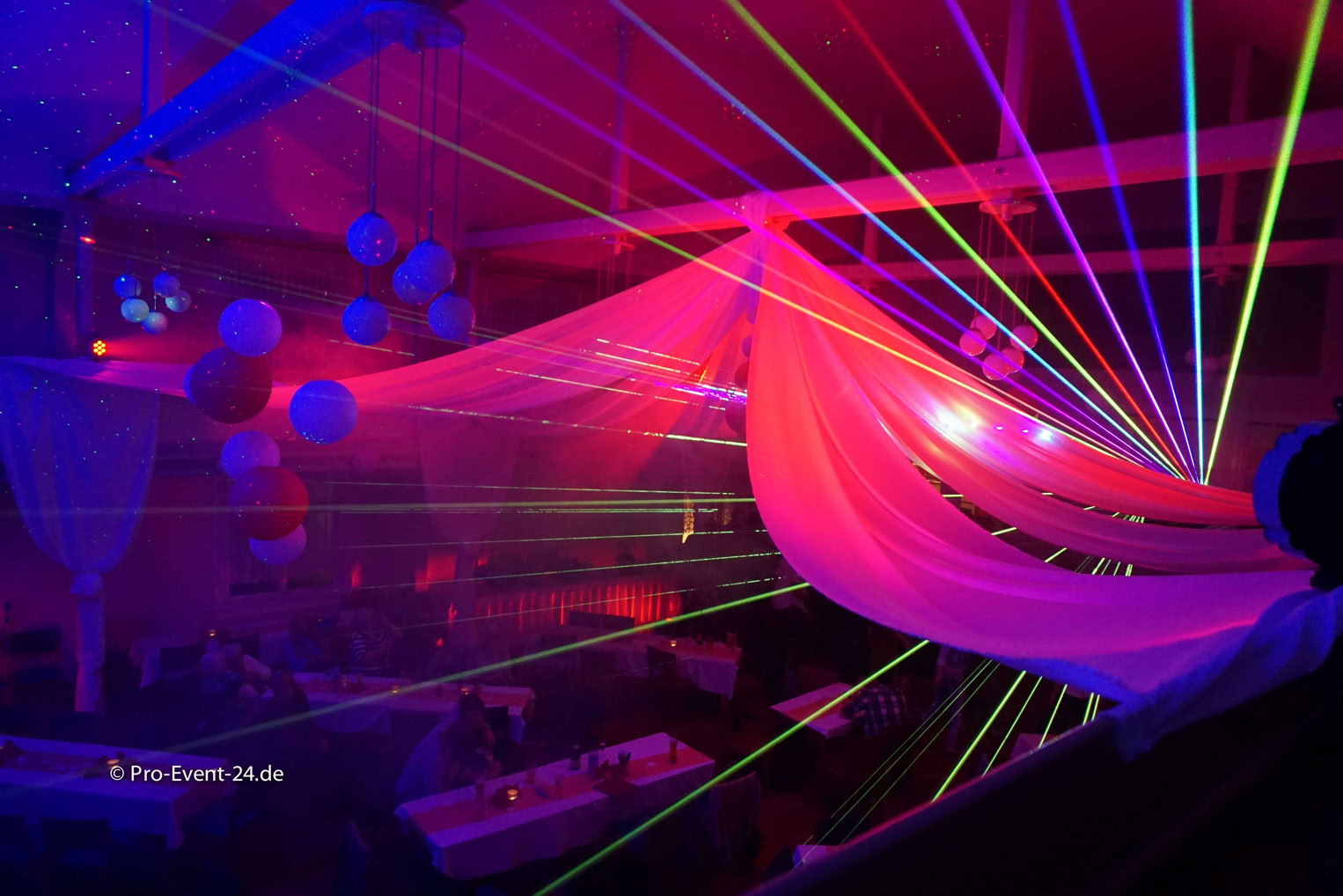 Pro-Event-24 Ihr professioneller Partner für Ihr Event – Eventplanung, Hochzeiten, Familienfeiern, Jubiläen, Geburtstage, Firmenfeiern, Ambientebeleuchtung, Architekturbeleuchtung, Fassadenbeleuchtung, Fassadenfeuerwerke, Musikfeuerwerke, Lasershows, Moderation, Promotion, Beschallungen, Luftaufnahmen, Luft- Videos, Mobildiscothek